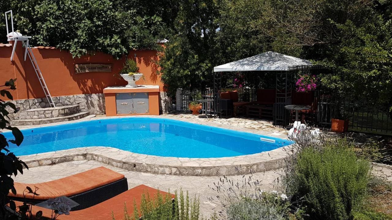 Private Riverside Villa Silvia Mostar Exterior foto