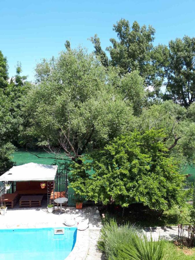 Private Riverside Villa Silvia Mostar Exterior foto